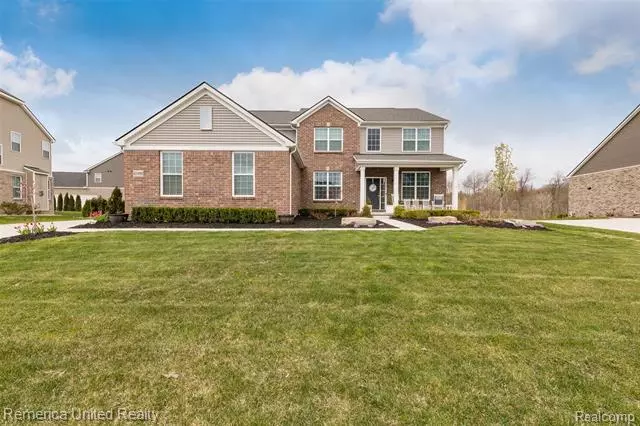 61998 SADDLECREEK Drive, South Lyon, MI 48178