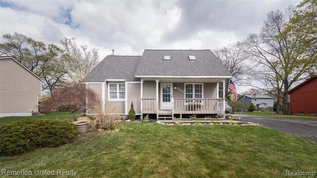 1401 APPLE ORCHARD Lane, Wolverine Lake Vlg, MI 48390