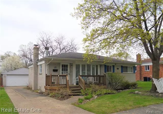 966 SQUIRE Lane, Milford Vlg, MI 48381