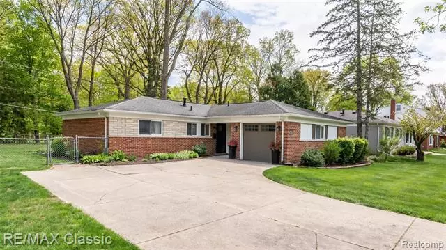 23372 BARFIELD Street, Farmington Hills, MI 48336