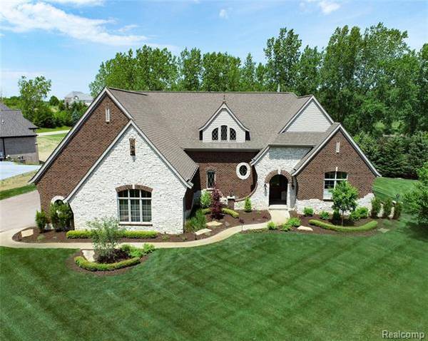 5079 S SEVEN LAKES Drive, Washington Twp, MI 48095