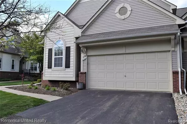 38262 SARATOGA Circle, Farmington Hills, MI 48331