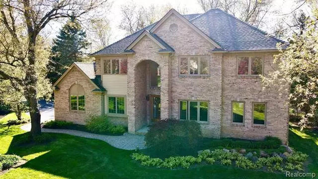 7105 OAK MEADOWS Drive, Clarkston, MI 48348