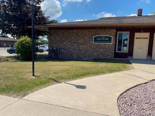 1110 S LINDEN Road 5,  Flint Twp,  MI 48532