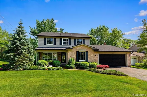 33415 HERITAGE HILLS Drive, Farmington Hills, MI 48331