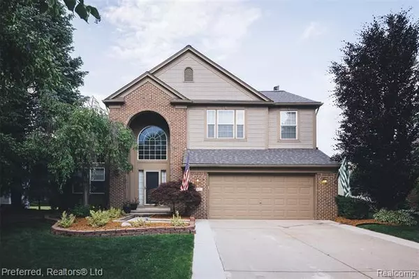 742 HIDDEN CREEK Drive, South Lyon, MI 48178