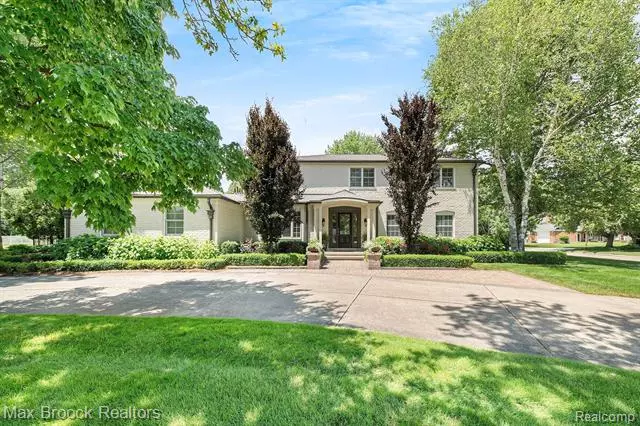 31945 CROSS BOW Court, Beverly Hills, MI 48025