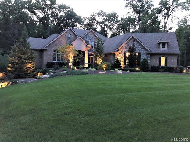 2634 PINE BLUFFS Court, Highland Twp, MI 48357