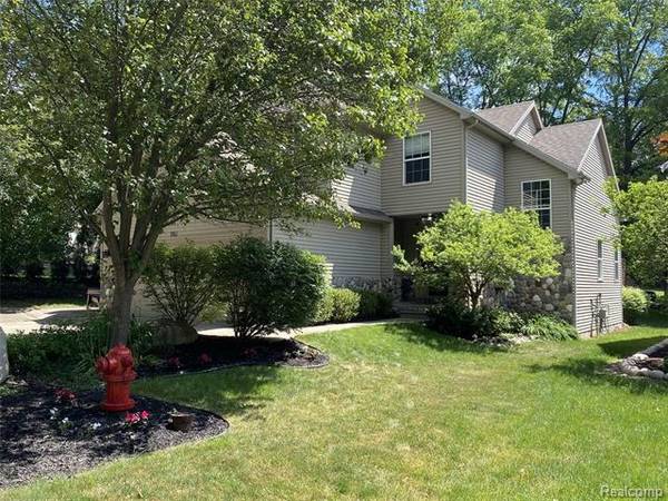 761 MILFORD GLEN Court,  Milford,  MI 48381