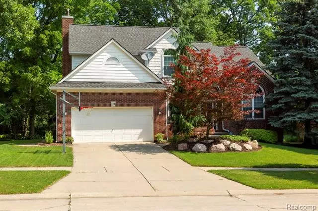 678 TWIN OAKS Court, Rochester Hills, MI 48307