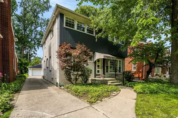 1955 SEVERN Road, Grosse Pointe Woods, MI 48236