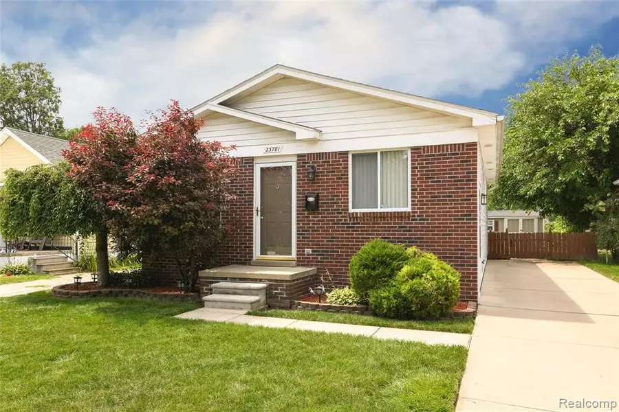 23781 LAMBRECHT Avenue, Eastpointe, MI 48021