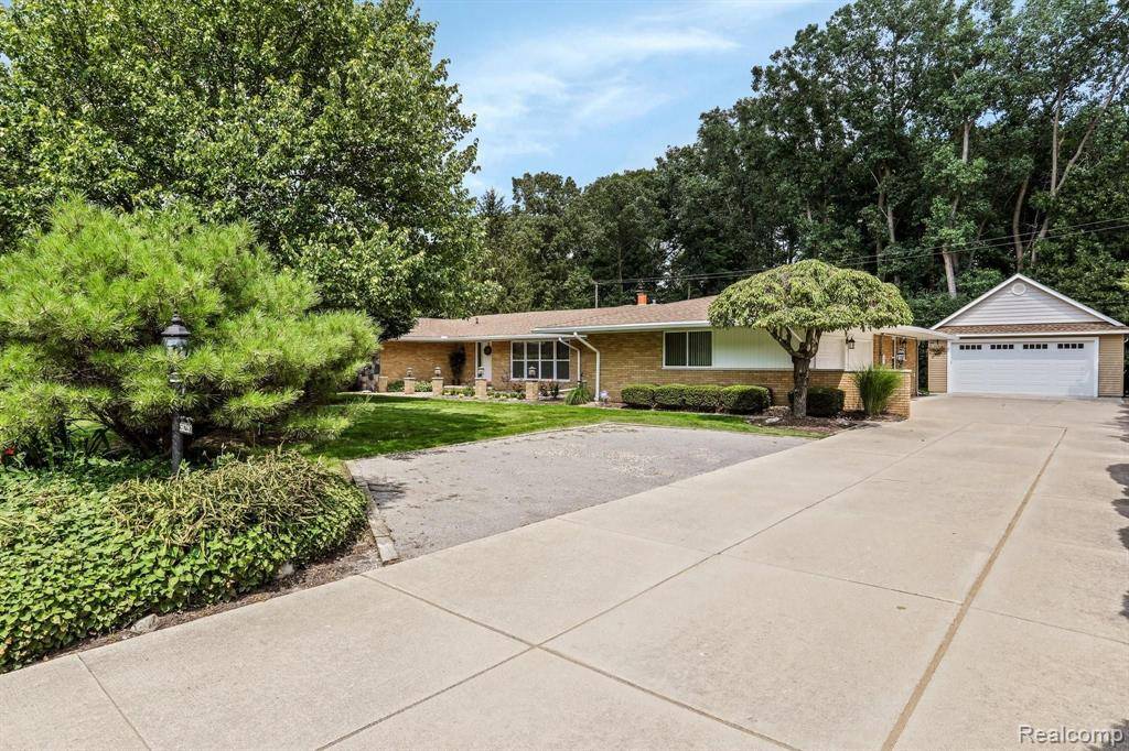30280 VERNON Drive, Beverly Hills Vlg, MI 48025