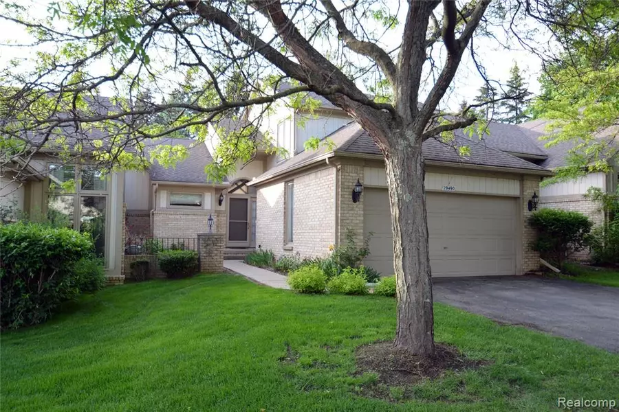 29490 COVE CREEK Lane, Farmington Hills, MI 48334