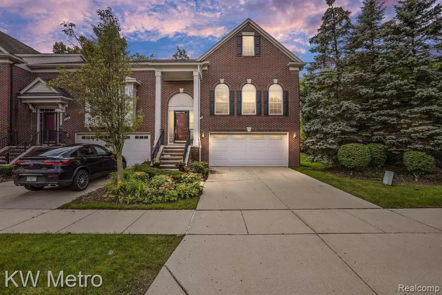 754 SANDALWOOD Drive, Troy, MI 48085