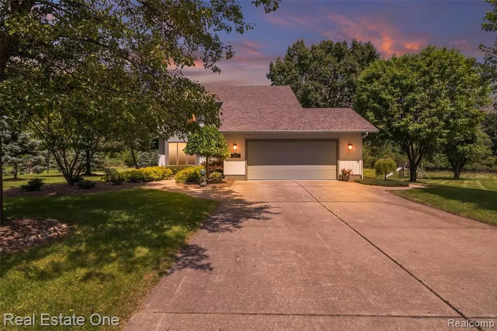 Fenton, MI 48430,615 WHISPERING WINDS Trail