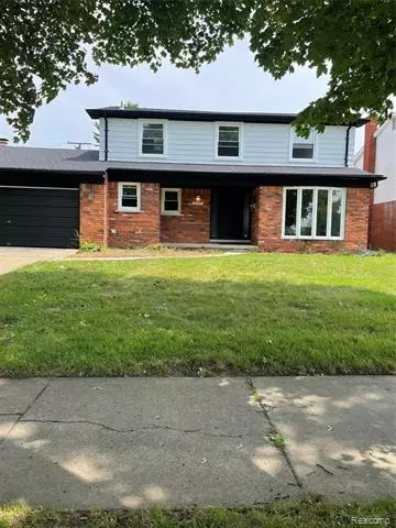 2244 KINMORE Street, Dearborn Heights, MI 48127