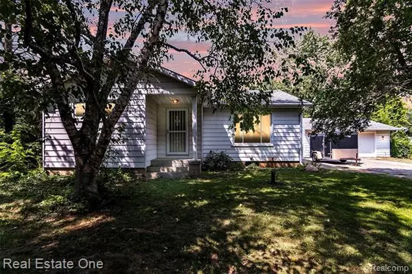 4570 EMMONS Road, Howell Twp, MI 48855