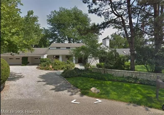 Bloomfield Hills, MI 48304,210 LOWELL Court