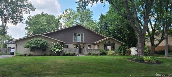 3122 LAKESIDE Drive, Shelby Twp, MI 48316