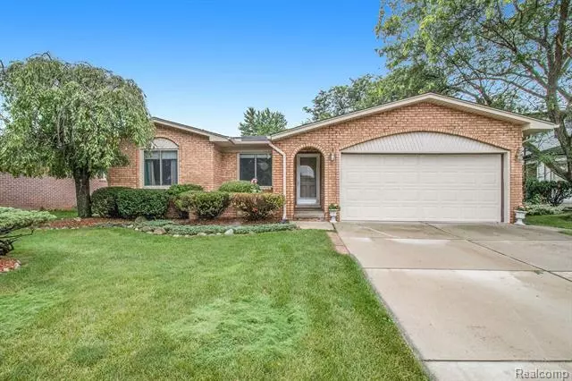 15592 Hemlock Drive, Macomb, MI 48044