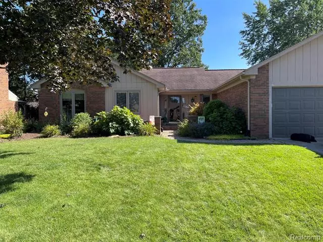 34283 PEMBROKE Avenue, Livonia, MI 48152