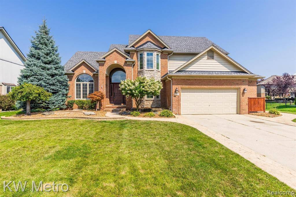 21507 CHADBURY Court, Macomb Twp, MI 48044