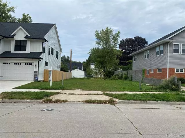 330 MARY Avenue, Royal Oak, MI 48073