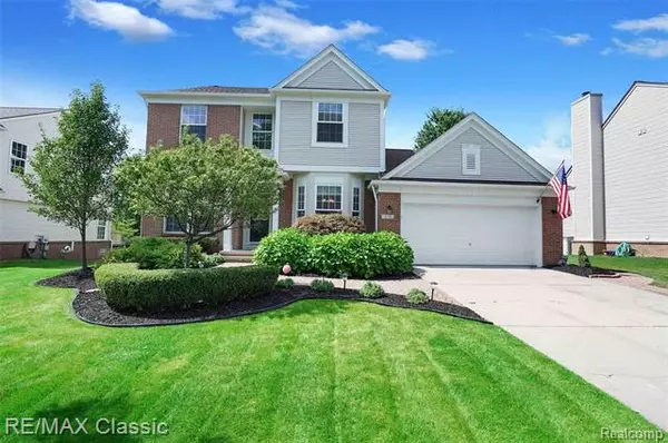 South Lyon, MI 48178,833 HUNTINGTON Drive