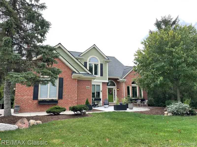 21940 BARCLAY Drive, Novi, MI 48374