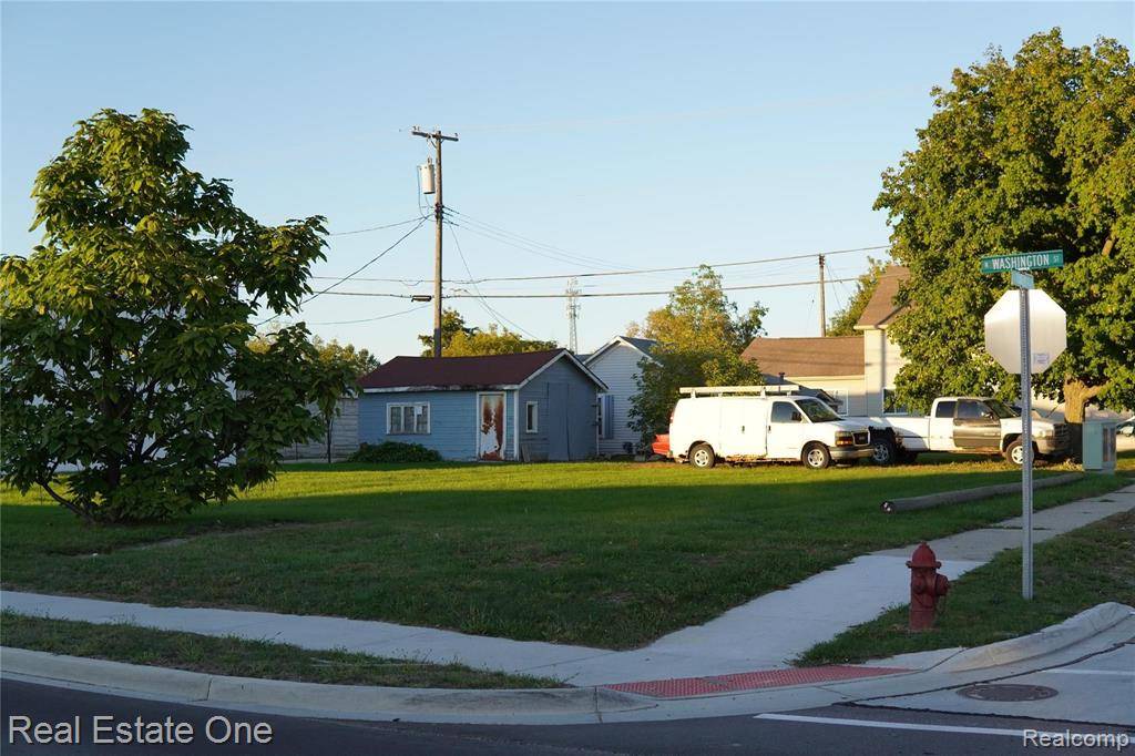68 N WASHINGTON Street, Oxford Vlg, MI 48371