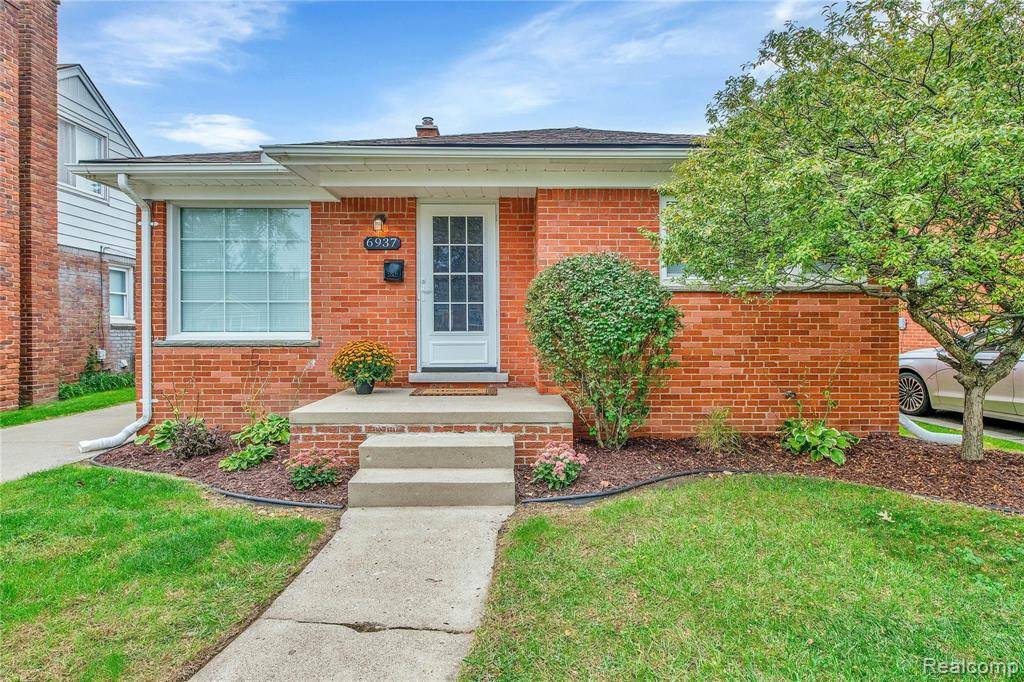 6937 N VERNON Street, Dearborn Heights, MI 48127