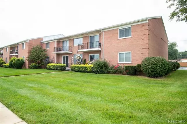 32175 BEACONSFIELD ST # 16  Door #45, Roseville, MI 48066