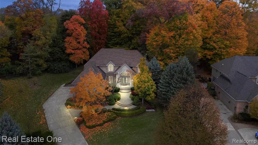 Farmington Hills, MI 48334,29257 BRADMOOR Court