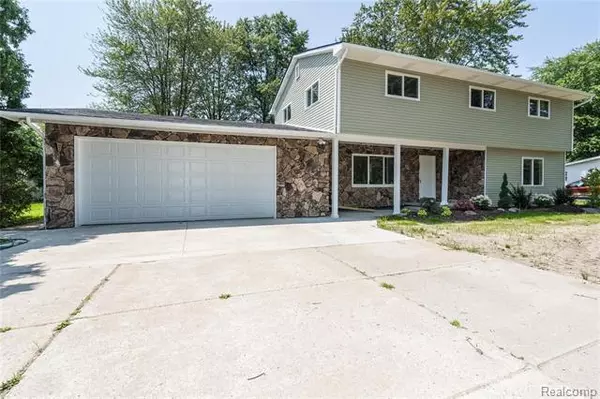 32048 LAKEPOINT Street, Chesterfield, MI 48047