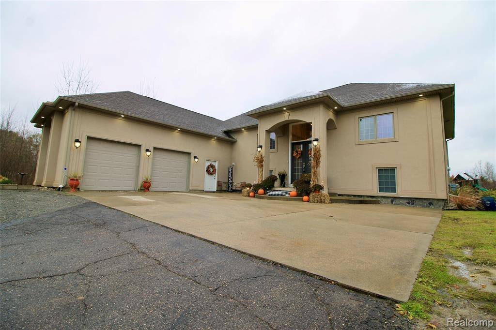 4251 E MAPLE Avenue, Burton, MI 48439