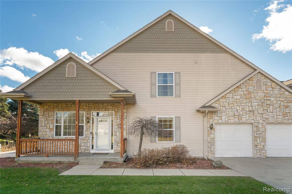 606 FENTON COMMONS LANE,  Fenton,  MI 48430