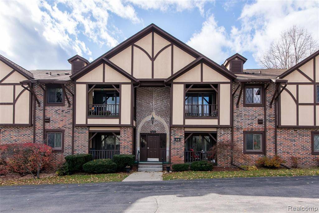 42160 WOODWARD AVE Avenue Bldg#: Fall 6, Bloomfield Twp, MI 48304