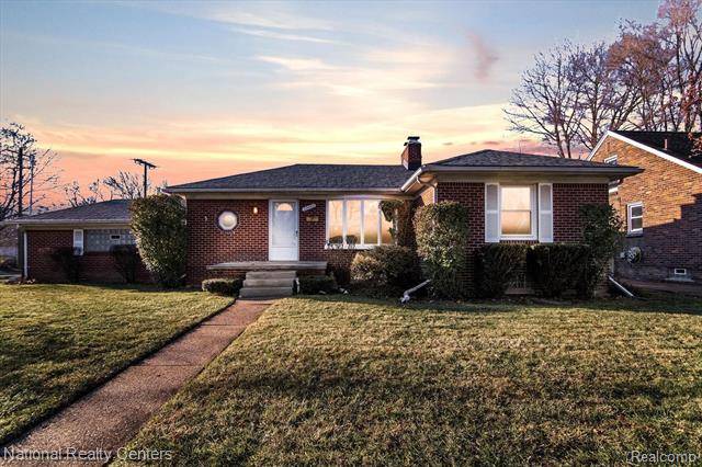 20082 ROSCOMMON Street, Harper Woods, MI 48225