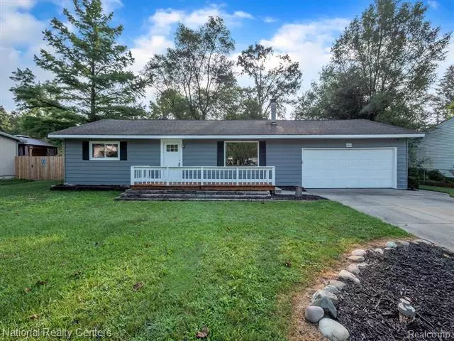 4844 LAKEBORN Drive, White Lake, MI 48383