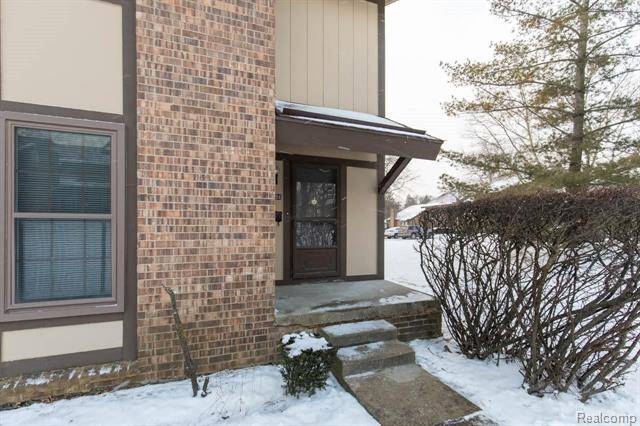 25184 MAPLEBROOKE Drive, Southfield, MI 48033