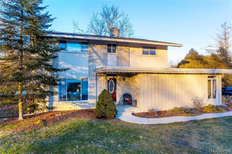 8012 WOODCREST Drive, Grosse Ile Twp, MI 48138