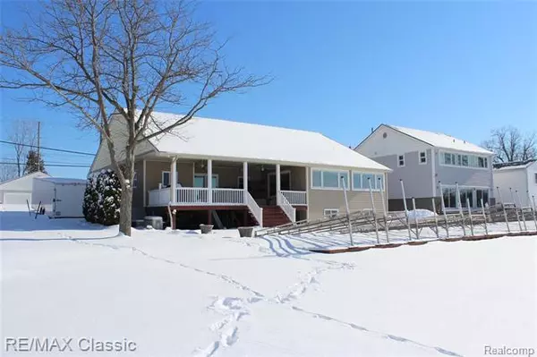 443 E SHORE Drive, Whitmore Lake, MI 48189