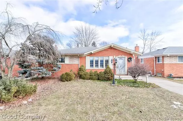 30132 DORCHESTER Avenue, Madison Heights, MI 48071