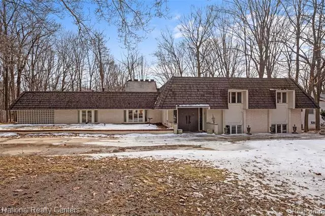 21154 CENTERFARM, Farmington Hills, MI 48335