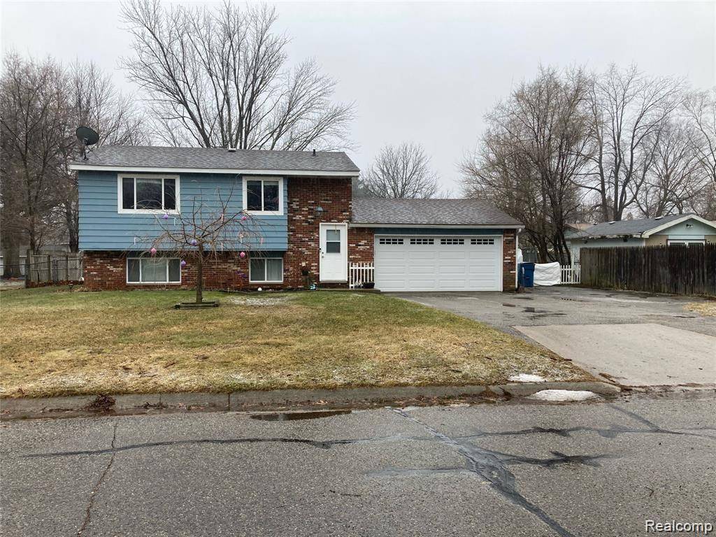 414 E SEMINOLE Street W, Holly Vlg, MI 48442