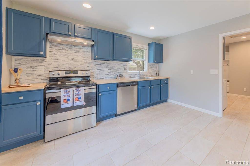 27265 CARLYSLE Street, Inkster, MI 48141