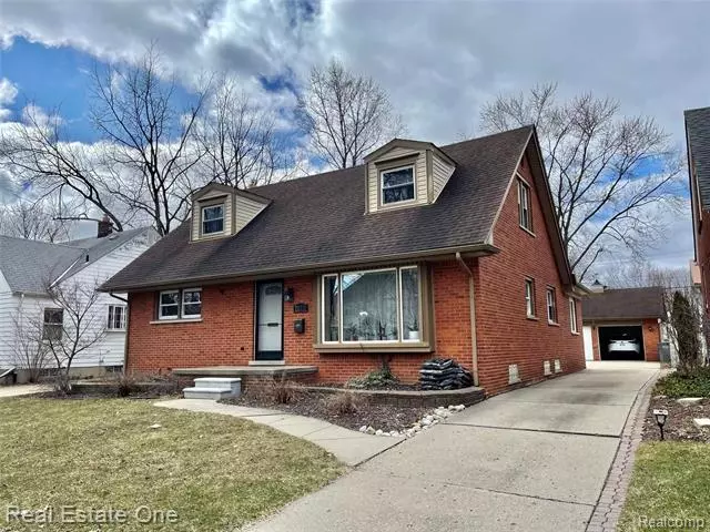 22211 GREGORY Street, Dearborn, MI 48124