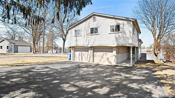 4256 ISLAND PARK Drive, Waterford, MI 48329