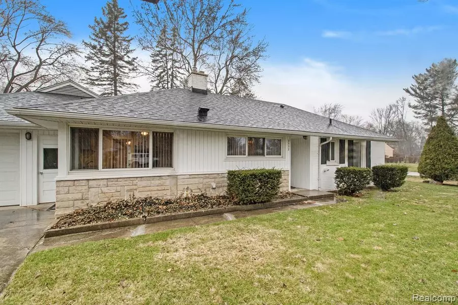 2332 Rutherford Road, Bloomfield Hills, MI 48302